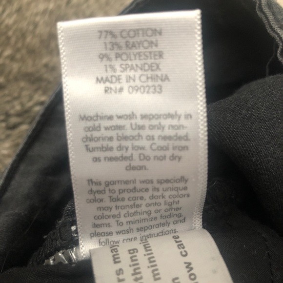 Bullhead Denim Co. Black Skinny Mid-Rise Jeans - Picture 9 of 9